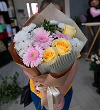 Букет цветов из:  Герберы, Розы и Хризантемы в Волченки