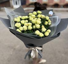 Букет Белые кустовые розы Солинеро в Волченки