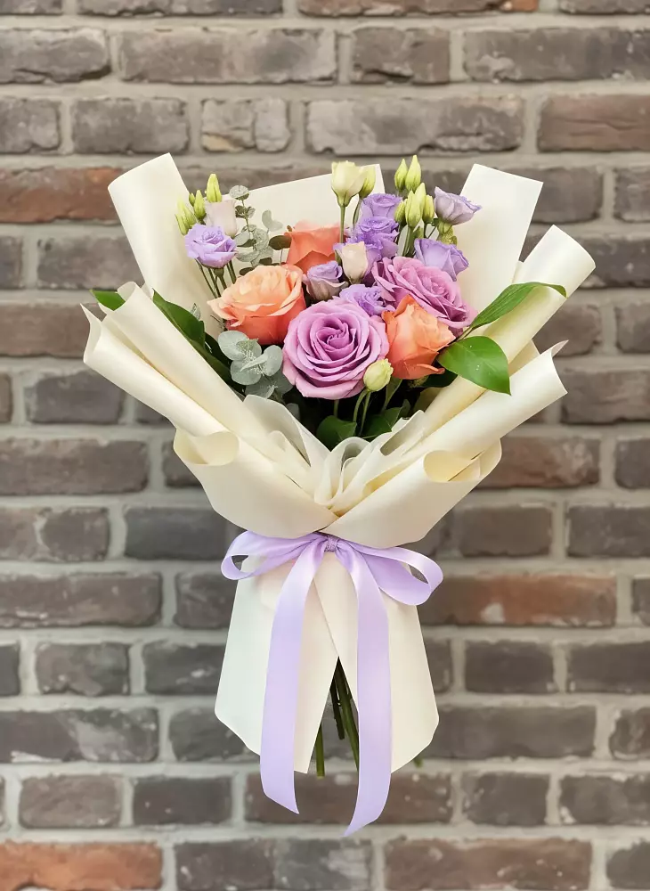 Букет цветов из: Лизиантусы и Розы в Волченки