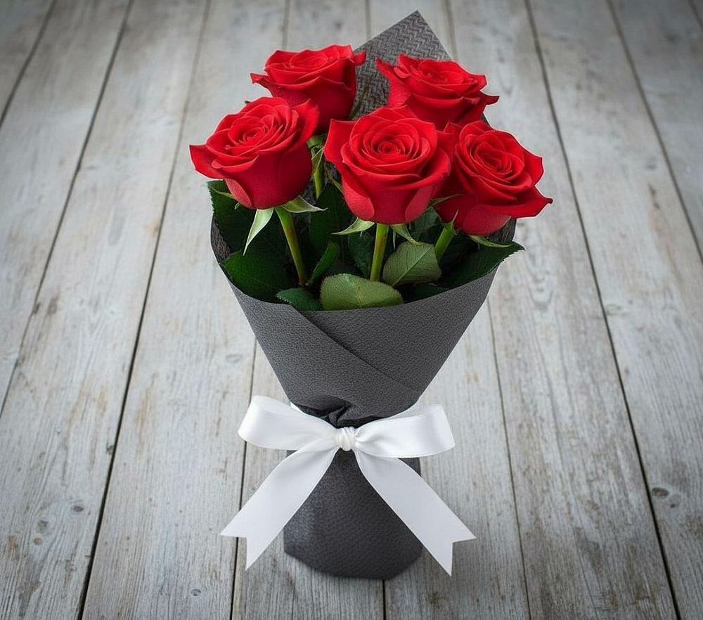 Букет 5 Красных роз Эдлесс Лав в Волченки