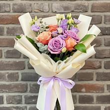 Букет цветов из:  Лизиантусы и Розы в Волченки