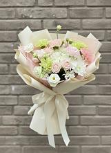 Букет цветов из:  Гвоздики, Розы, Лизиантусы и Хризантемы в Волченки