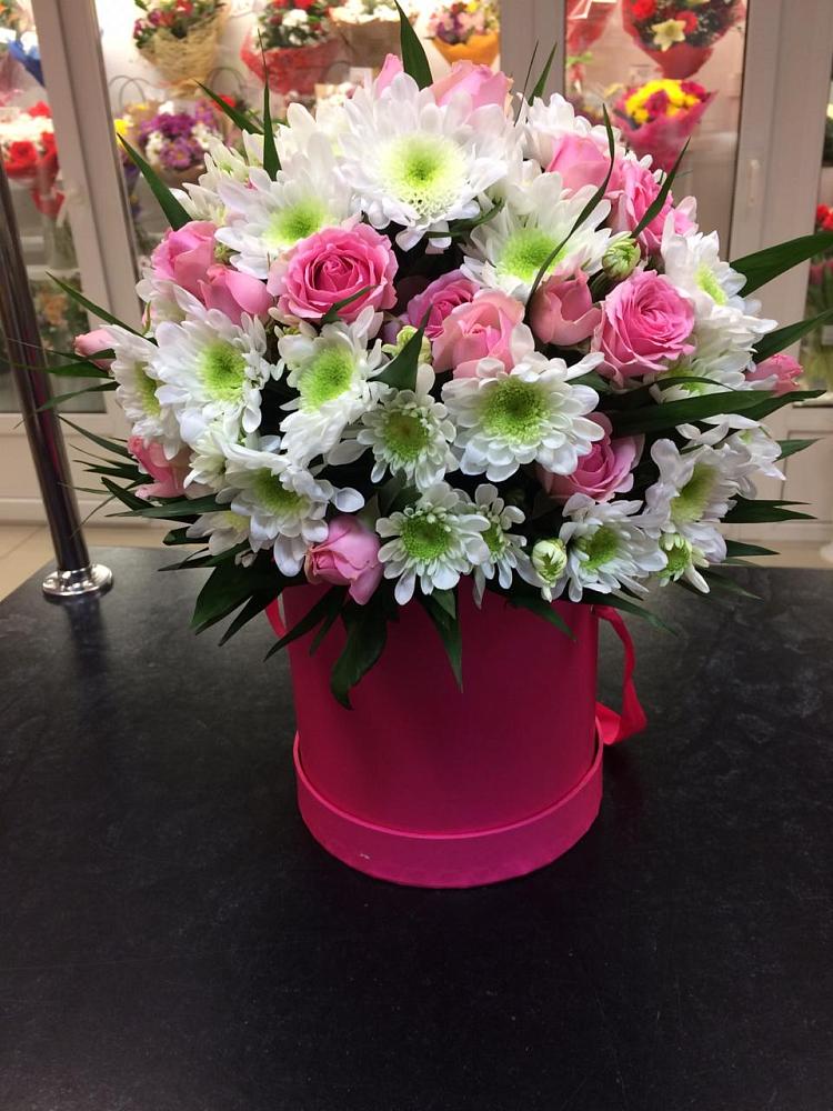 Цветочная композиция из Розы и Хризантемы в шляпной коробке в Волченки