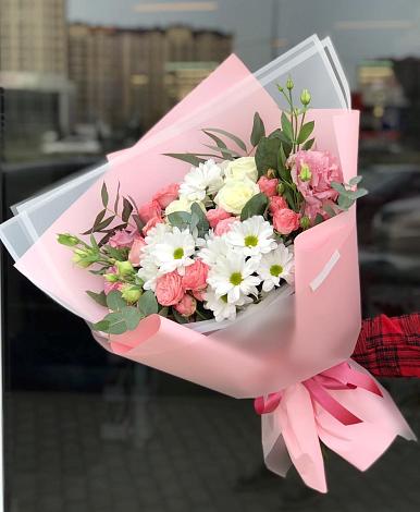 Букет цветов из: Розы, Лизиантусы и Хризантемы в Волченки
